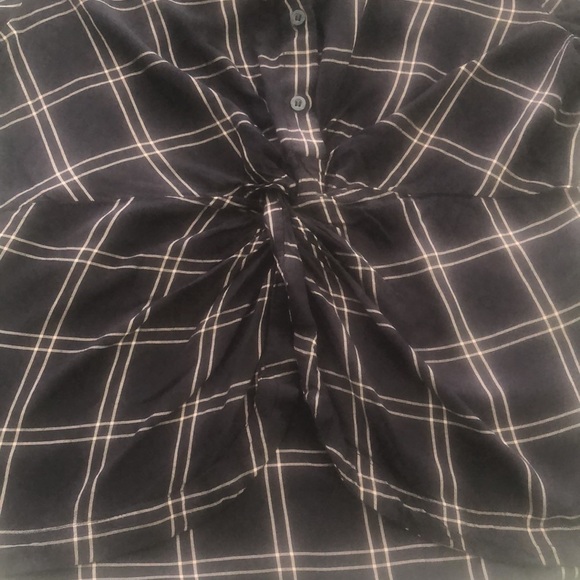 Soho New York & Company navy and beige partial button down blouse 👚w ruching - Picture 3 of 12